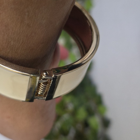 Vintage Gold and Ivory Clamper Hinge Bangle Bracelet with Anchor - Picture 9 of 12